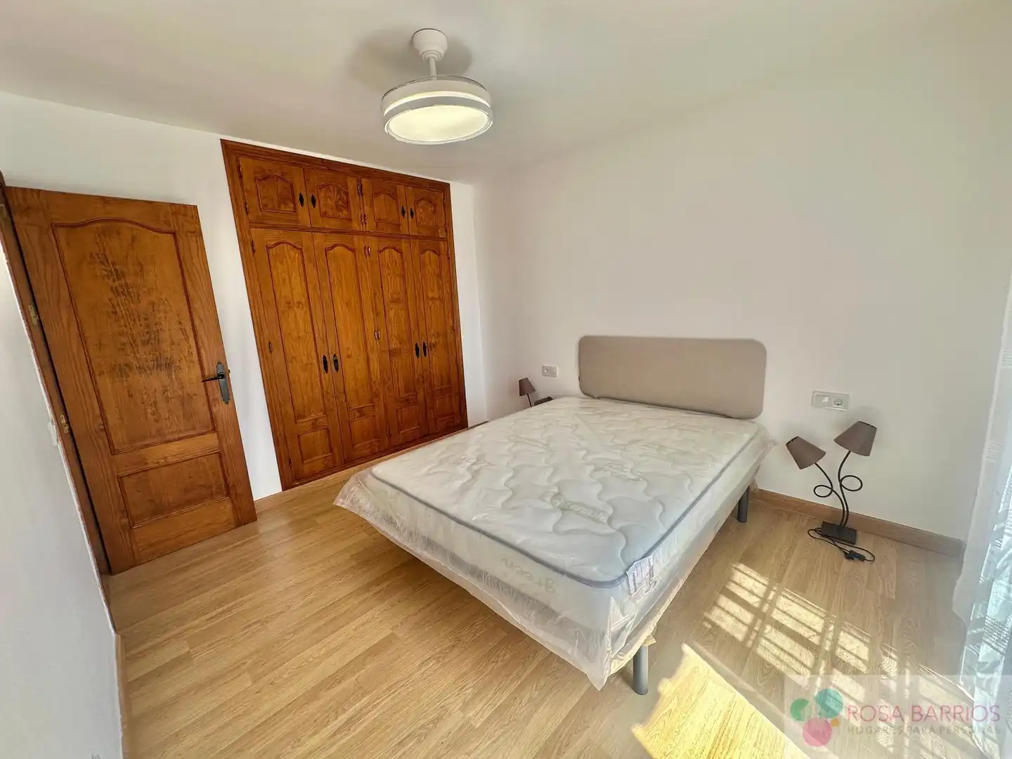 Habitación de Casa adosada de alquiler en Estepona con Terraza y Piscina comunitaria