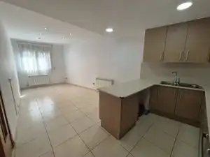 Cuina de Pis en venda en Manlleu amb Calefacció, Parquet i Terrassa