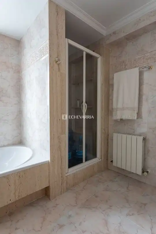 Bathroom of Flat for sale in Getxo   with Heating, Private garden and Terrace
