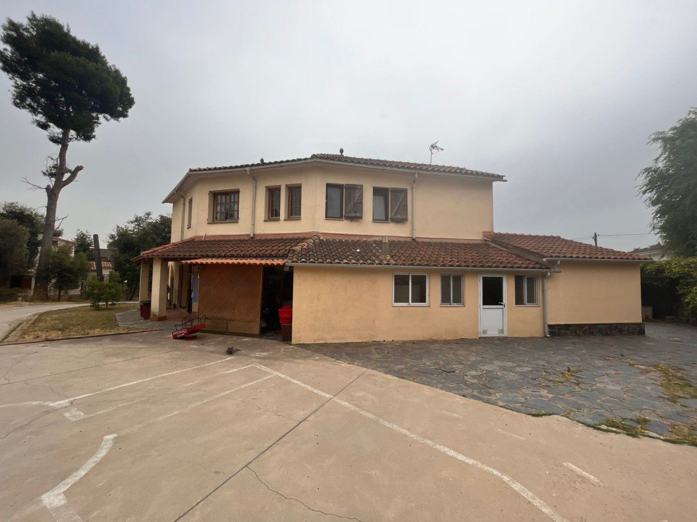 Vista exterior de Finca rústica en venda en Santa Eulàlia de Ronçana amb Calefacció
