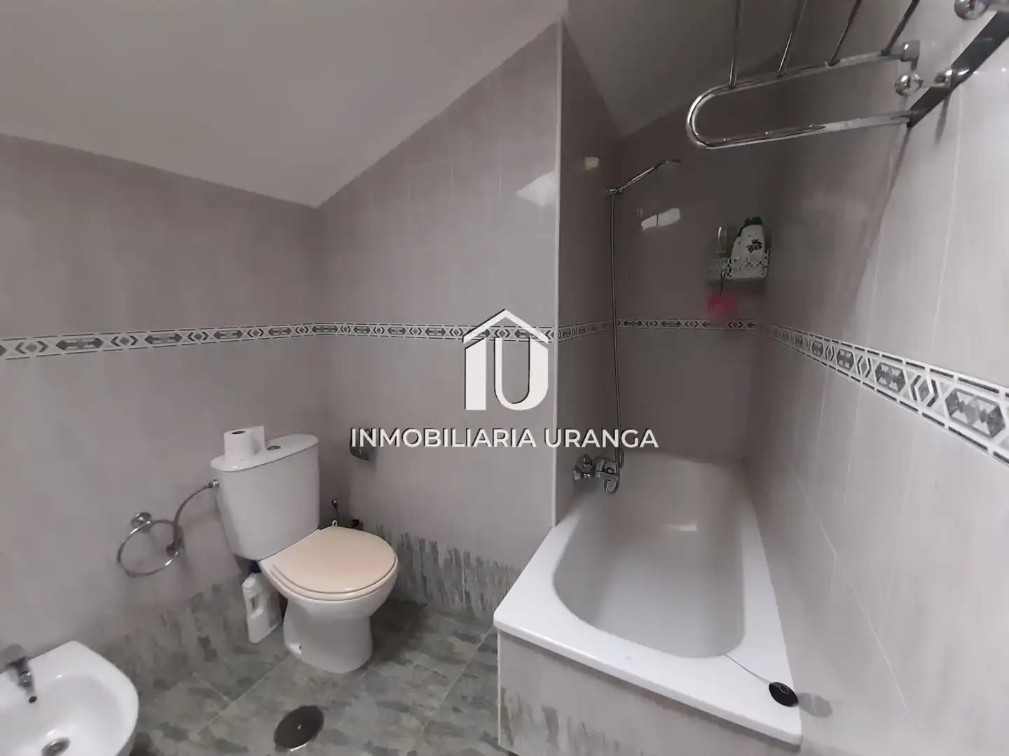 Baño de Piso en venta en Castro-Urdiales con Calefacción, Terraza y Trastero