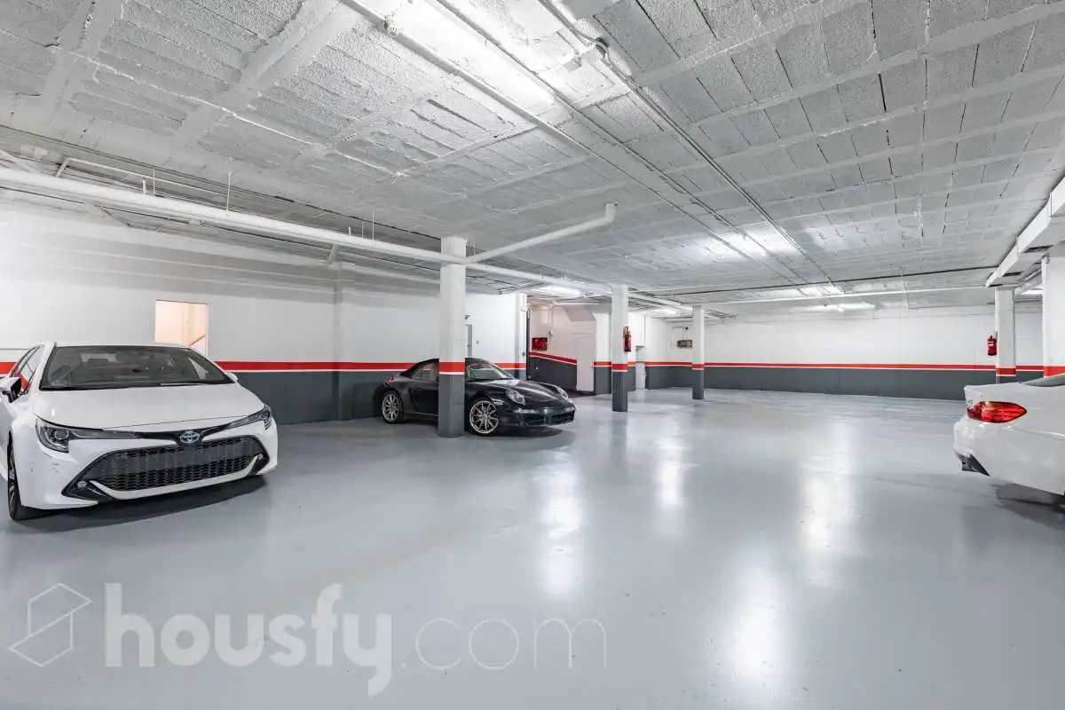 Parking de Casa o chalet en venta en Sant Cugat del Vallès con Calefacción, Jardín privado y Parquet