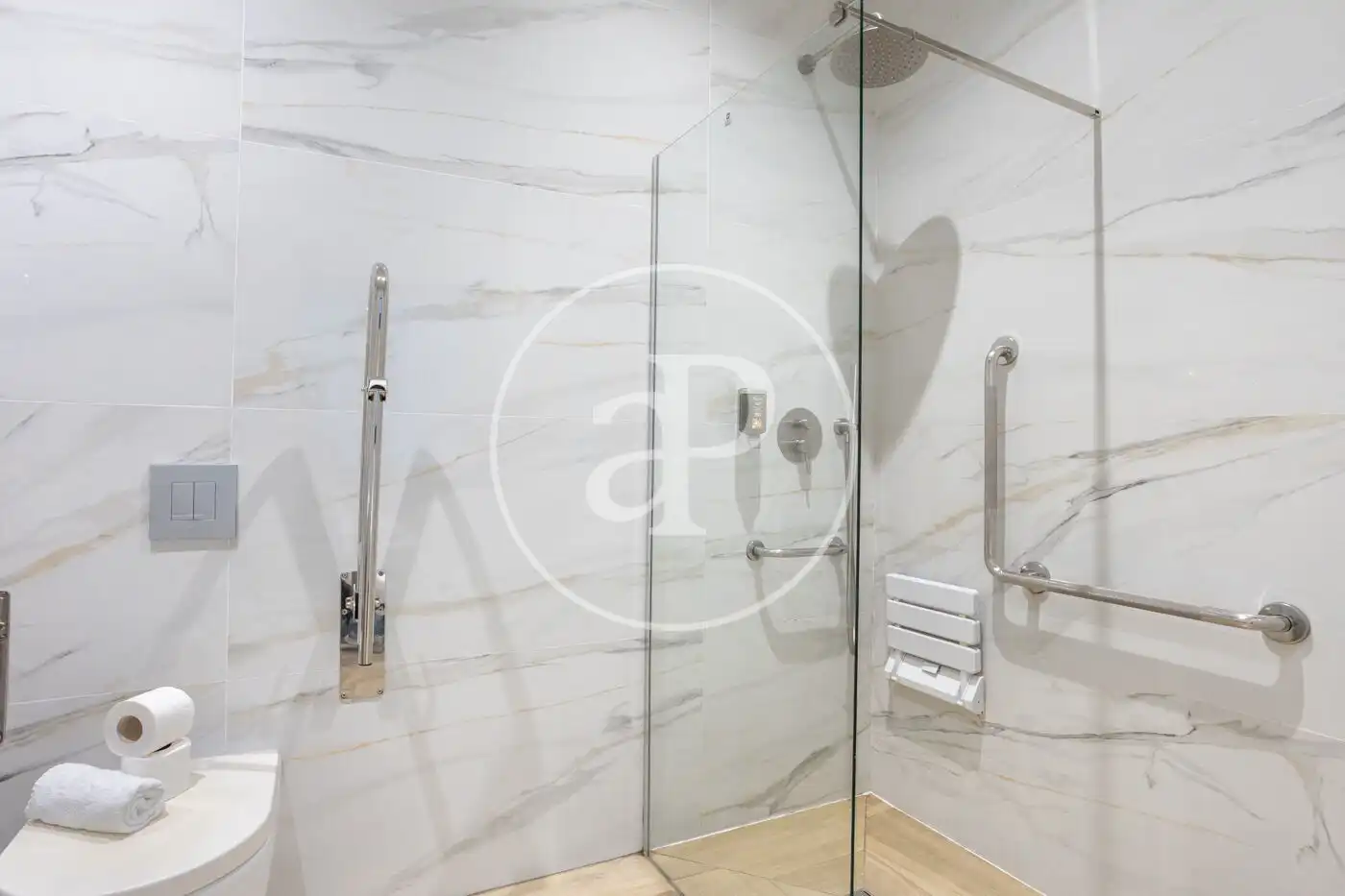Baño de Piso en venta en Valencia con Aire acondicionado, Calefacción y Amueblado