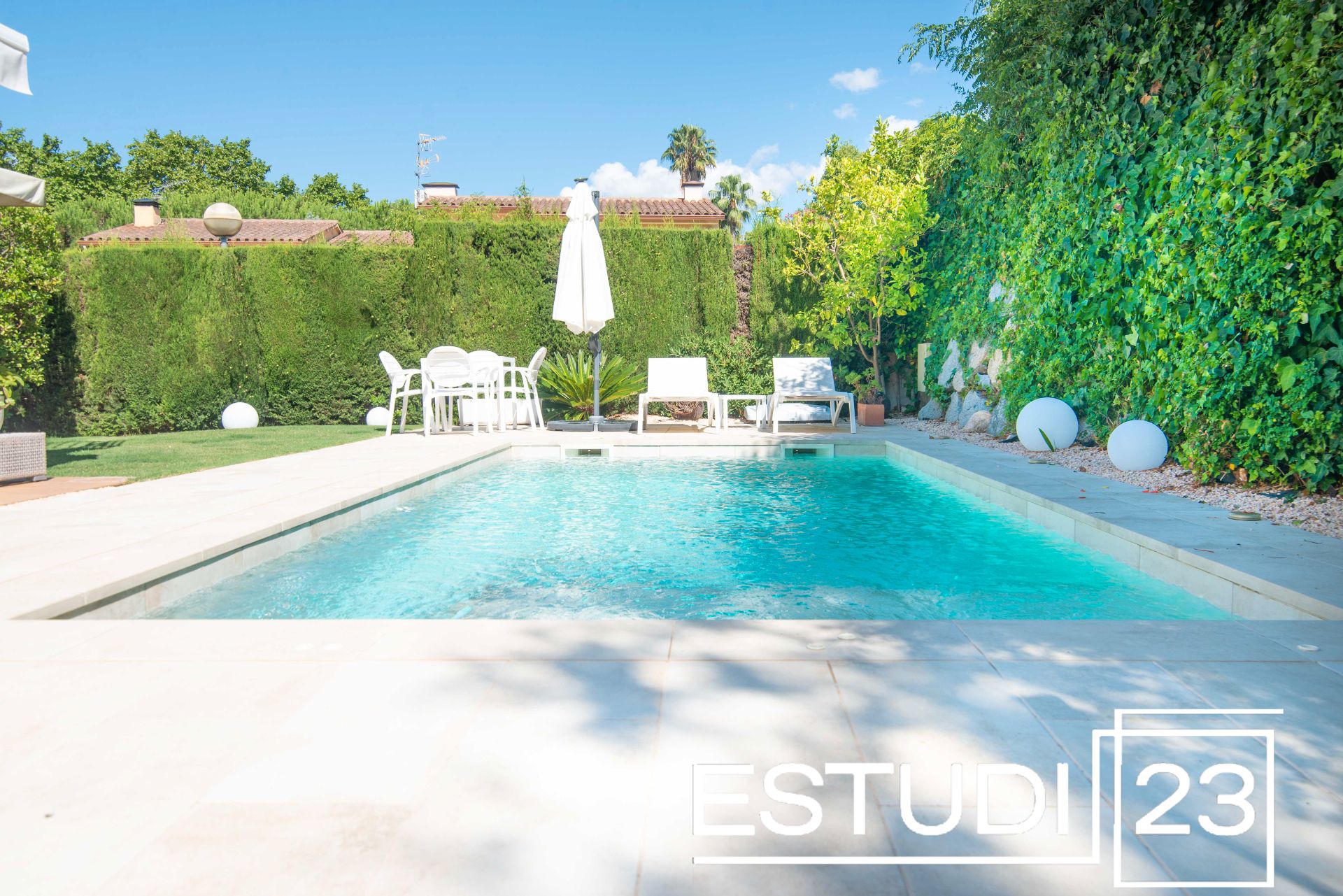 Piscina de Casa adosada en venta en Caldes d'Estrac con Aire acondicionado, Calefacción y Jardín privado