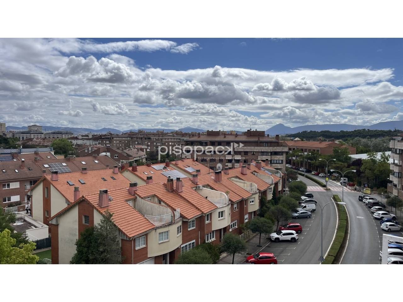 Vista exterior de Ático en venta en Barañain con Calefacción, Parquet y Terraza