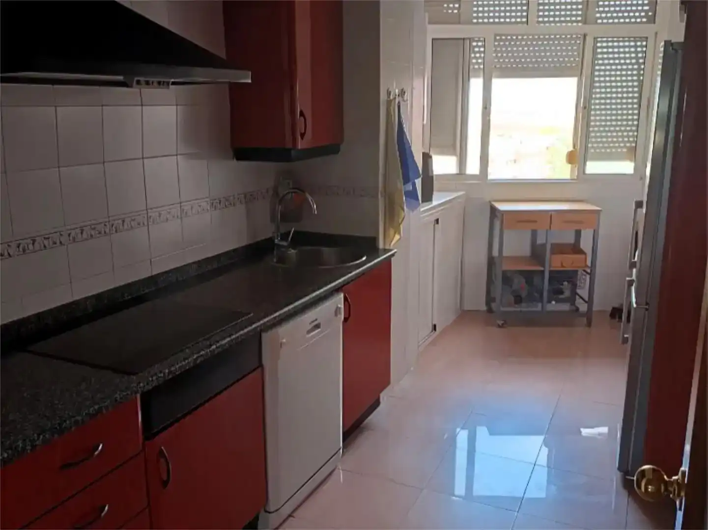 Küche von Wohnung zur untervermieten in Montequinto mit Klimaanlage, Privatgarten und Parkett