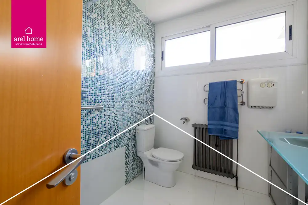 Bathroom of Houses for sale in Sant Just Desvern  with Heating, Private garden and Parquet flooring