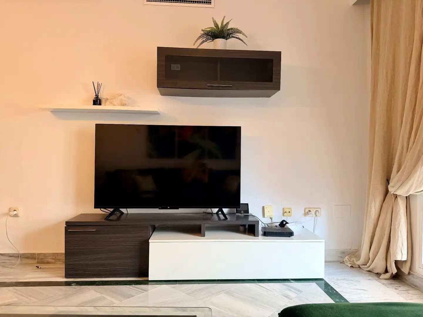 Sala d'estar de Apartament de lloguer en Marbella amb Aire condicionat, Moblat i Piscina comunitària