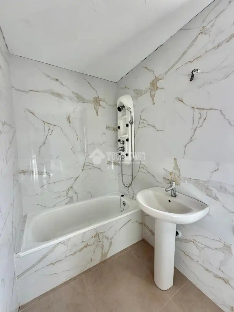 Baño de Piso en venta en Torrejón de Velasco con Aire acondicionado y Calefacción