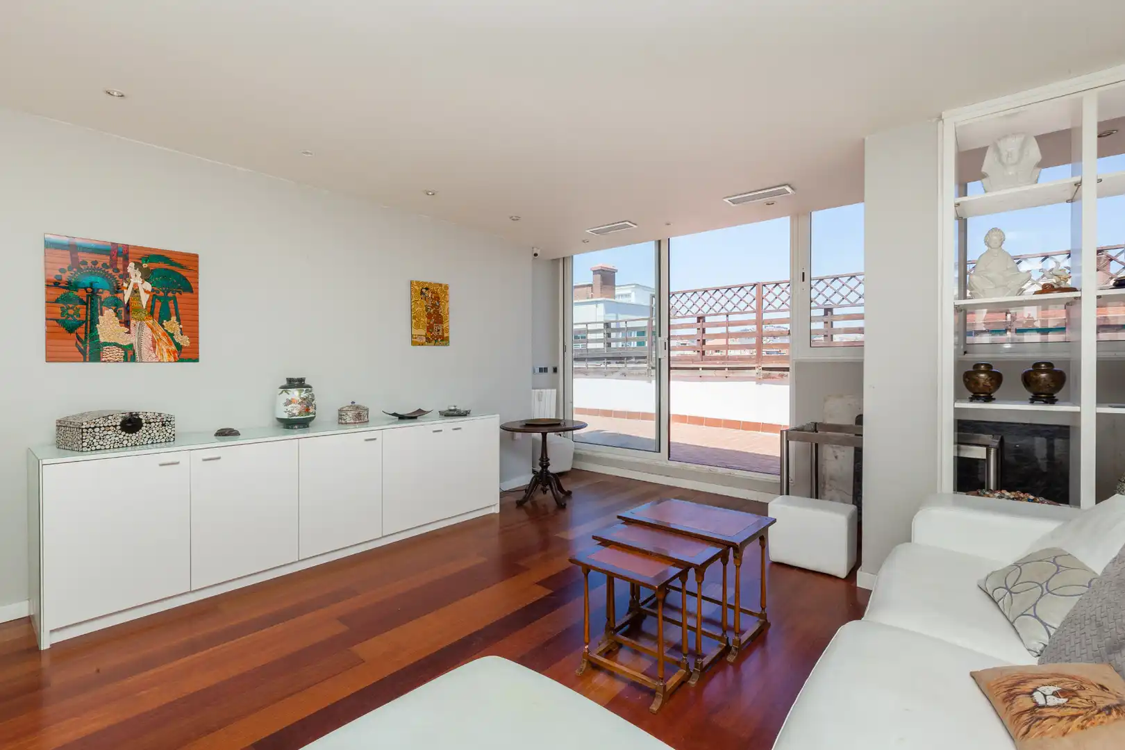Wohnzimmer von Dachboden zum Verkauf in Barcelona mit Klimaanlage, Terrasse und Abstellraum