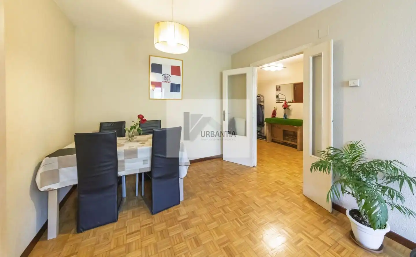 Sala de estar de Piso en venta en  Pamplona / Iruña con Calefacción, Parquet y Trastero