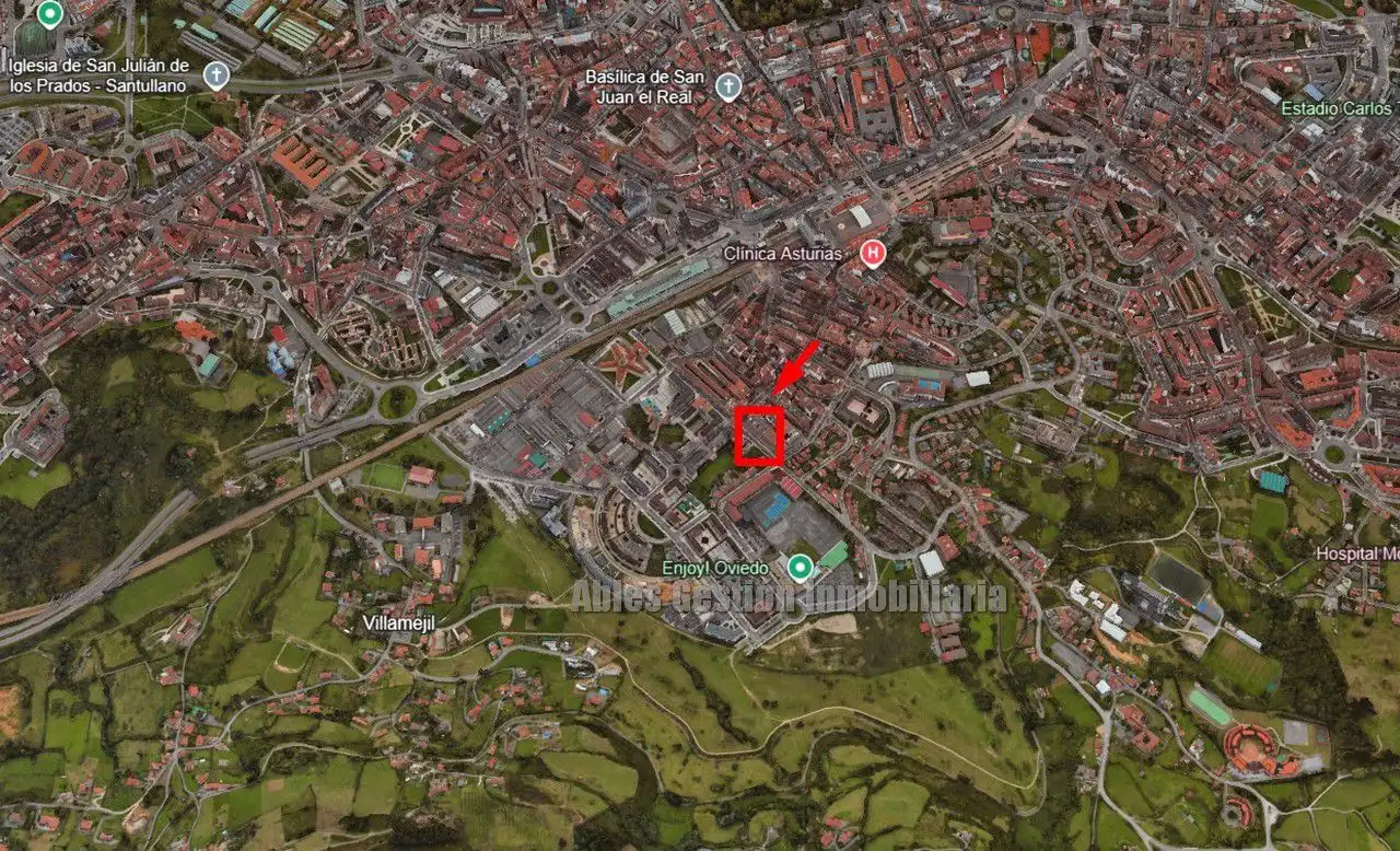 Vista exterior de Piso en venta en Oviedo  con Calefacción, Parquet y Terraza