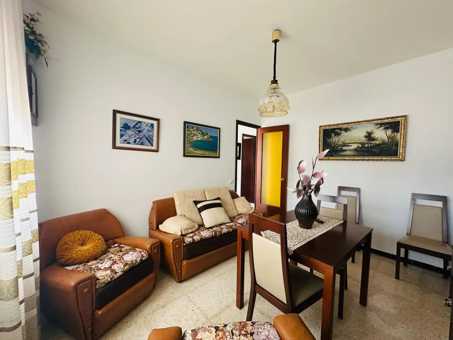 Sala d'estar de Casa o xalet en venda en Sant Jaume d'Enveja amb Jardí privat i Moblat