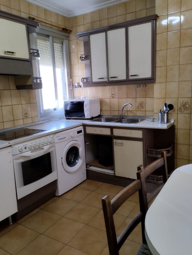 Kitchen of Apartment for sale in  Logroño  with Heating, Oven and Washing machine