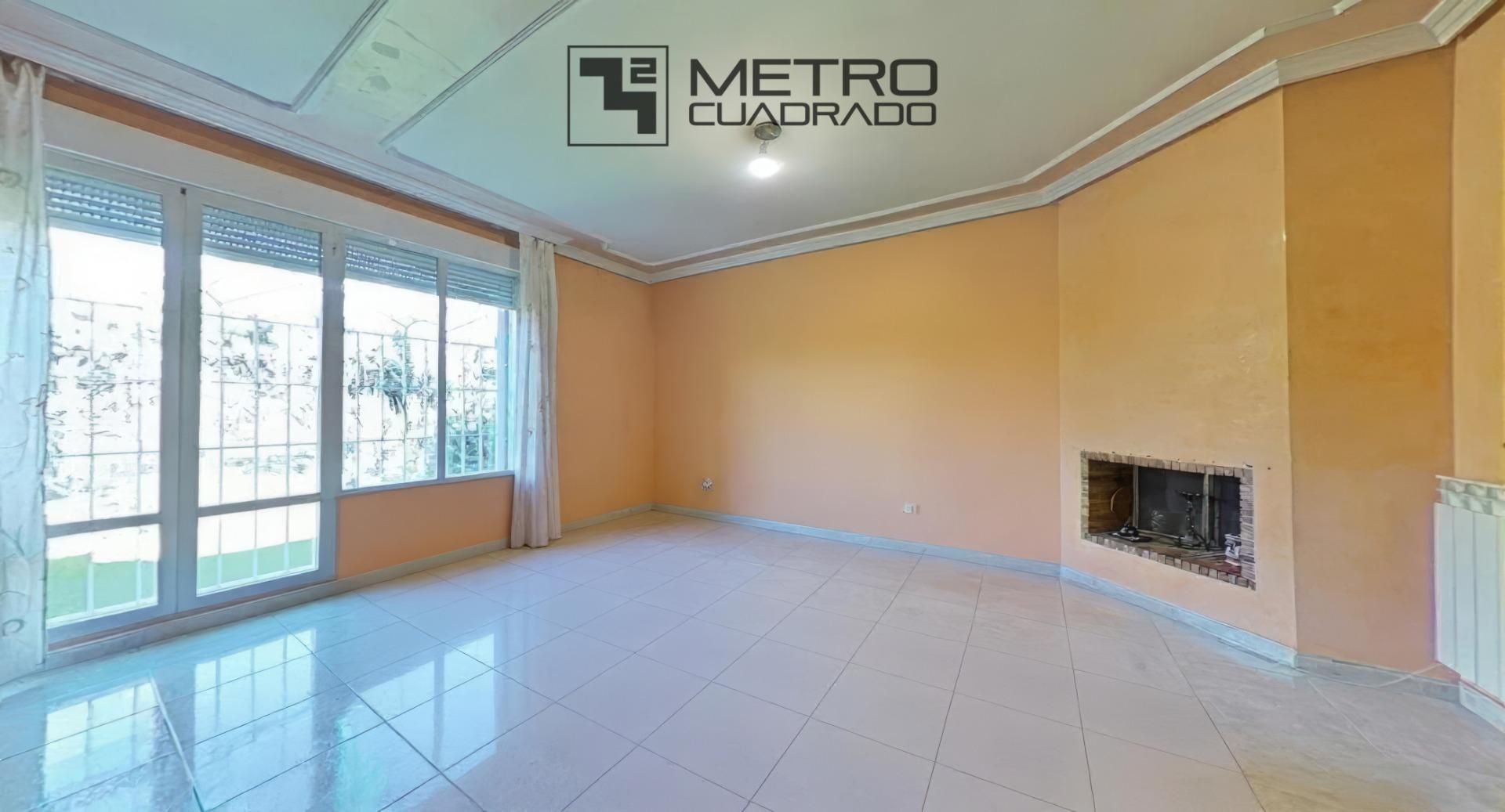 Exterior view of Houses for sale in Fuenlabrada  with Storage room