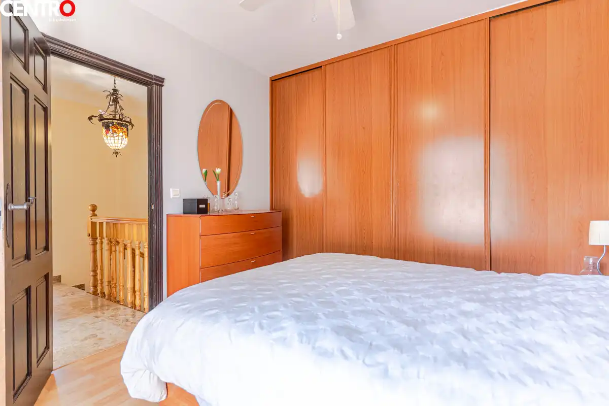 Habitación de Casa o chalet en venta en La Zubia con Aire acondicionado, Calefacción y Jardín privado