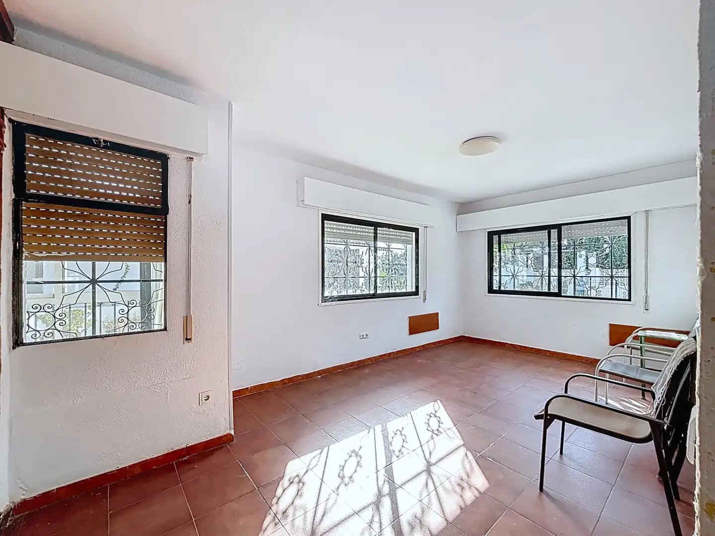 Living room of Houses for sale in Málaga  with Air Conditioner, Private garden and Terrace
