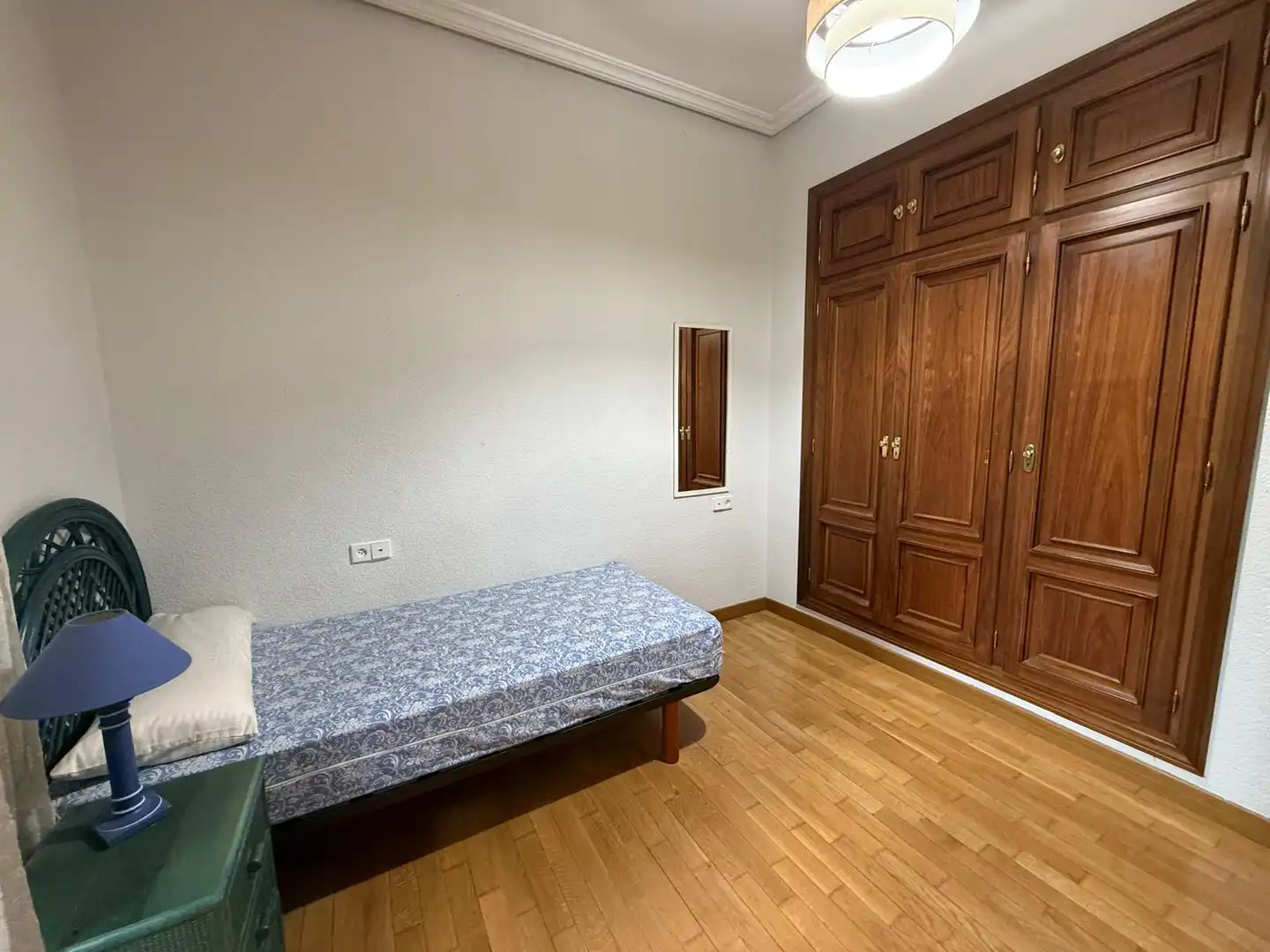 Dormitori de Pis de lloguer en Salamanca amb Calefacció, Parquet i Moblat