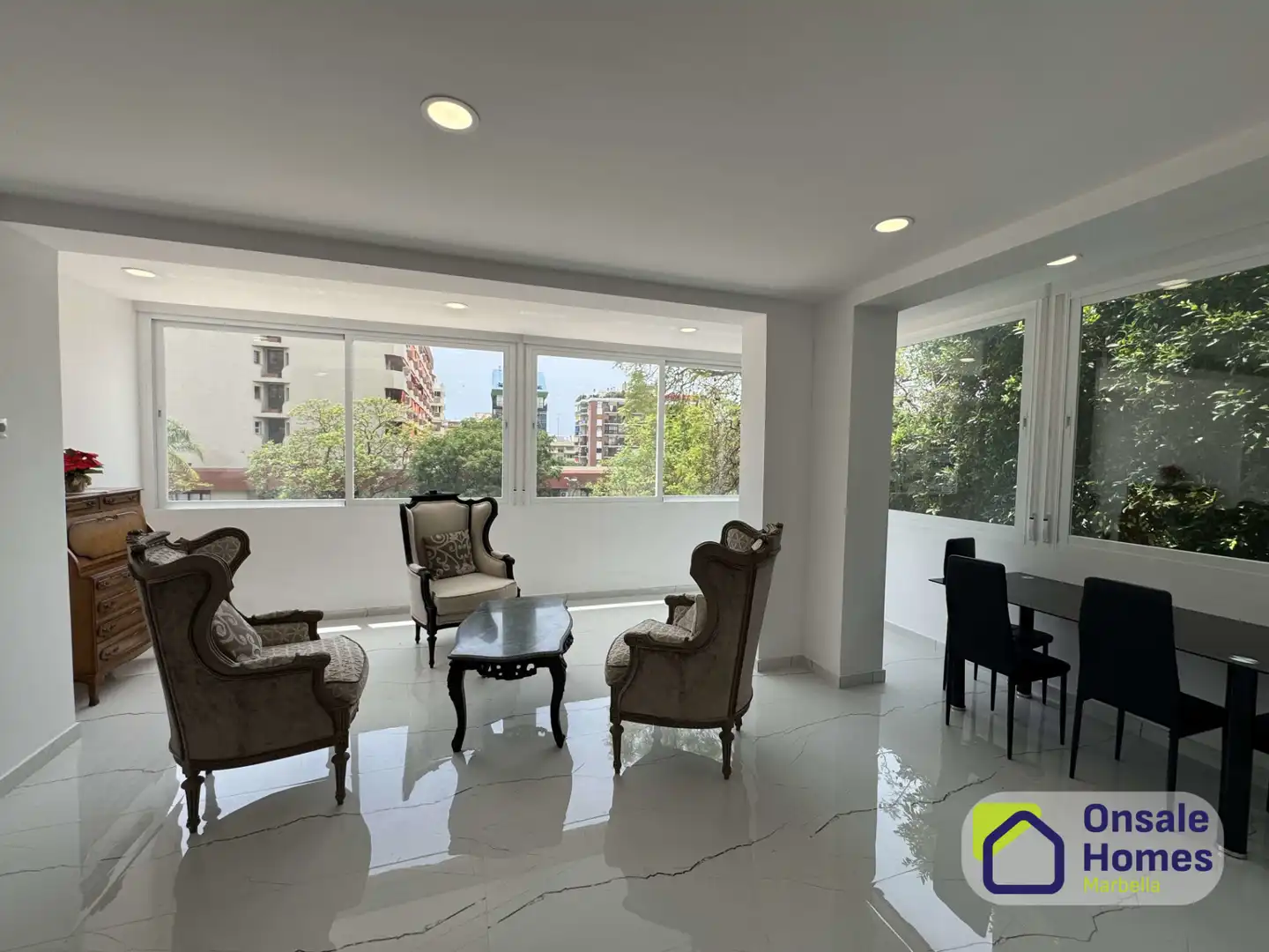 Sala d'estar de Pis en venda en Marbella