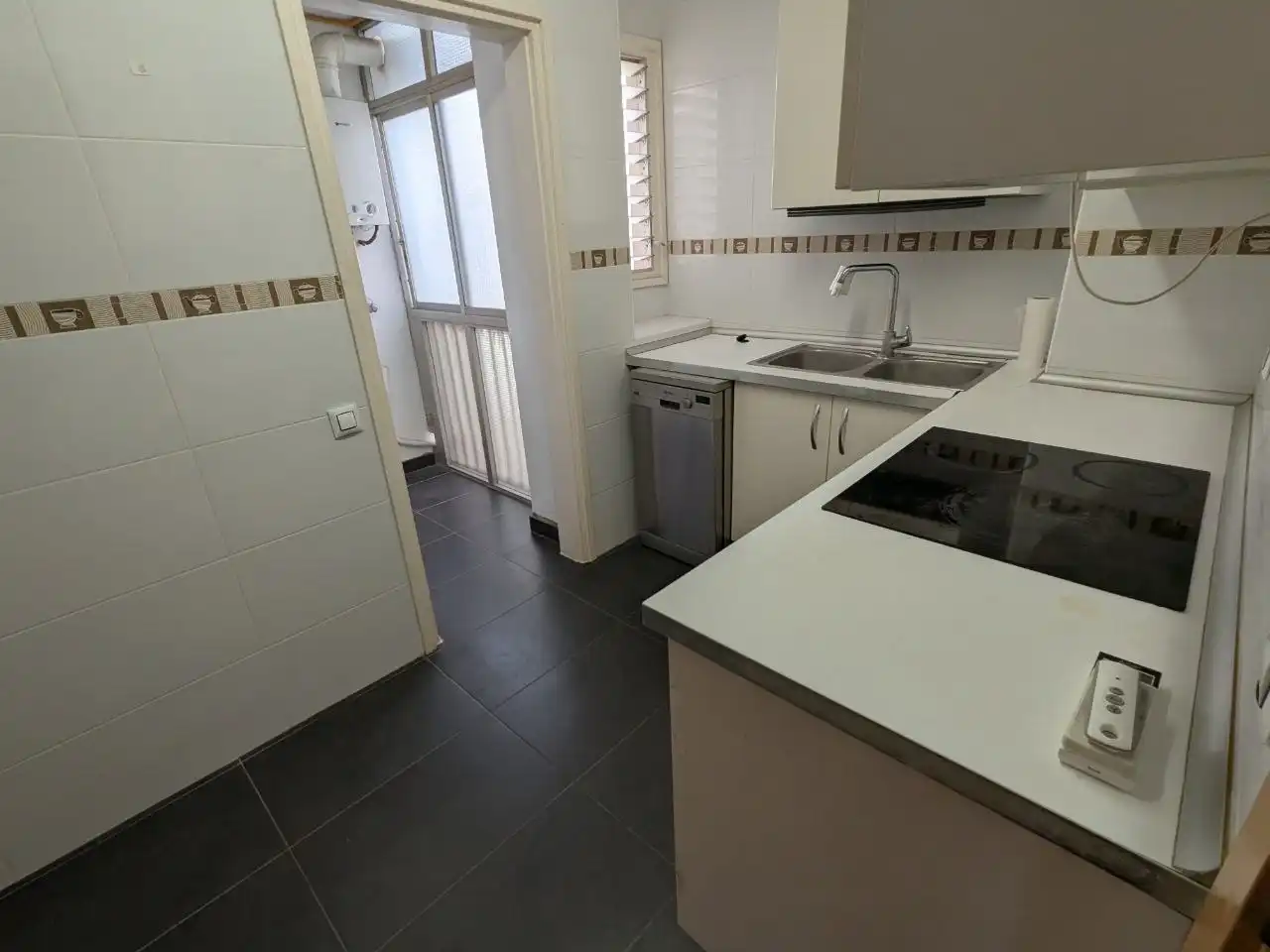 Penthouse with lift to rent in Rambla de Salvador Samà 47, imagen 2