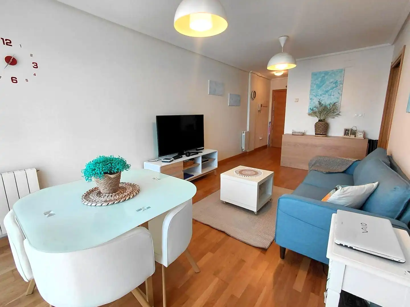 Sala de estar de Planta baja en venta en El Astillero   con Calefacción, Trastero y Amueblado