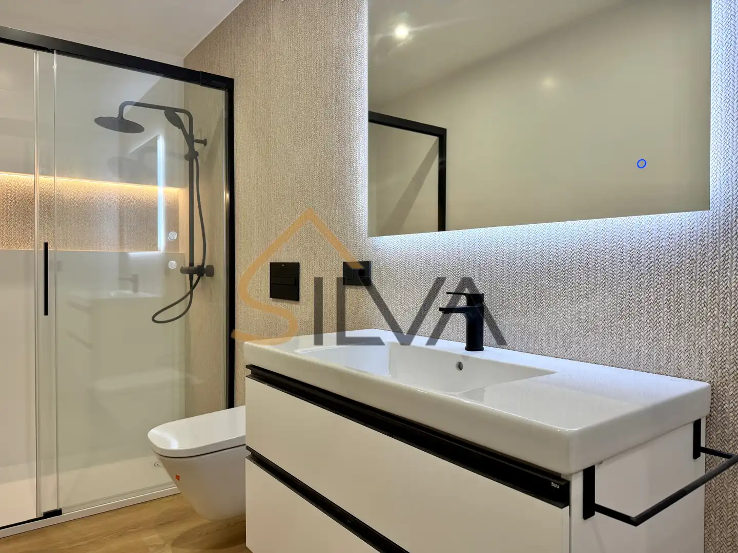 Baño de Piso en venta en Lugo con Calefacción, Horno y Microondas