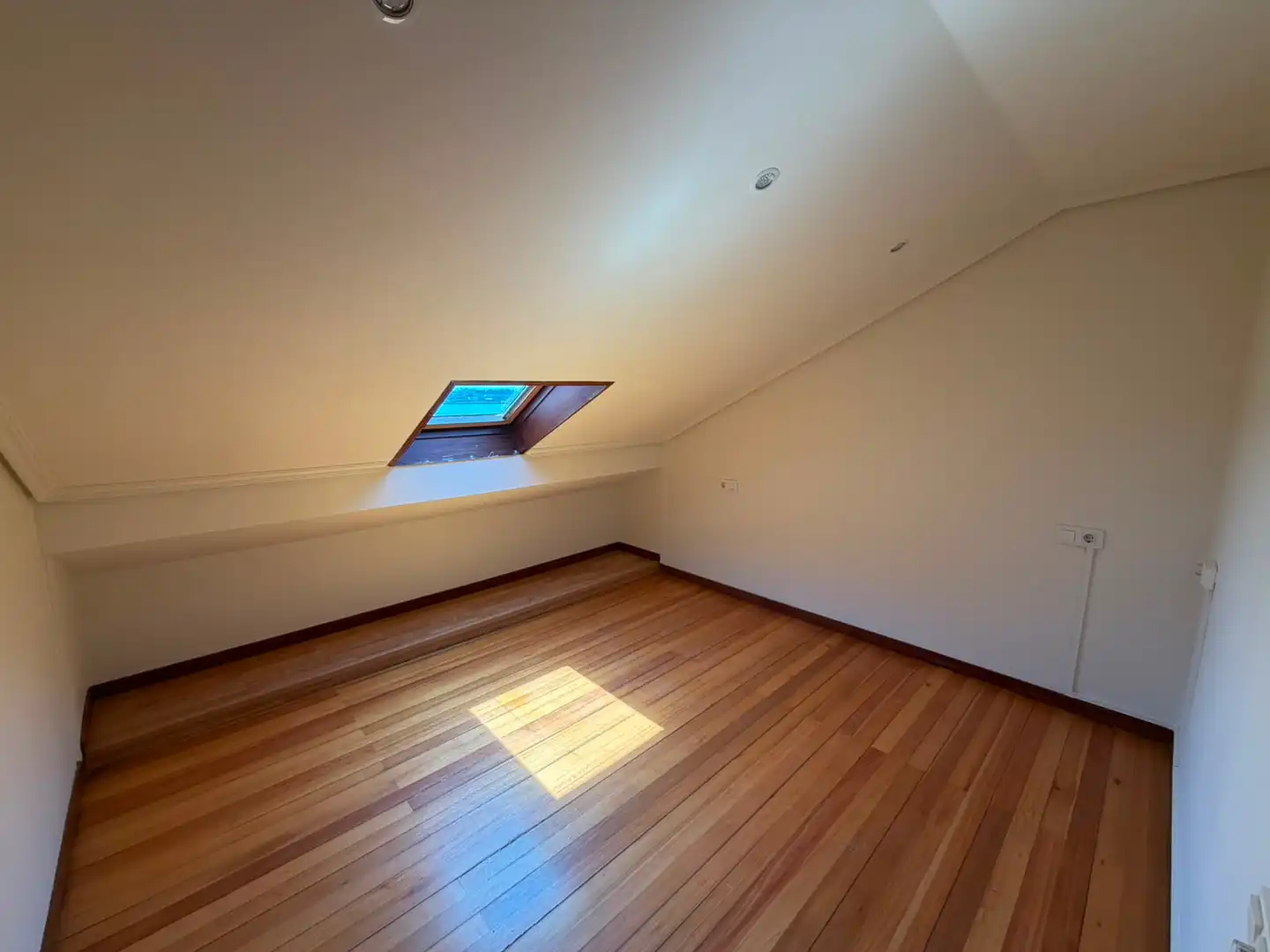 Ático de alquiler en Ferrol con Calefacción, Parquet y Terraza