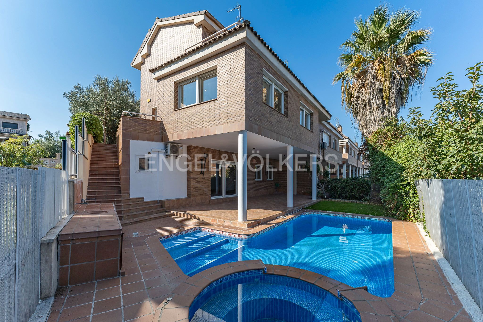 Exterior view of House or chalet for sale in Sant Quirze del Vallès  with Air Conditioner, Heating and Private garden