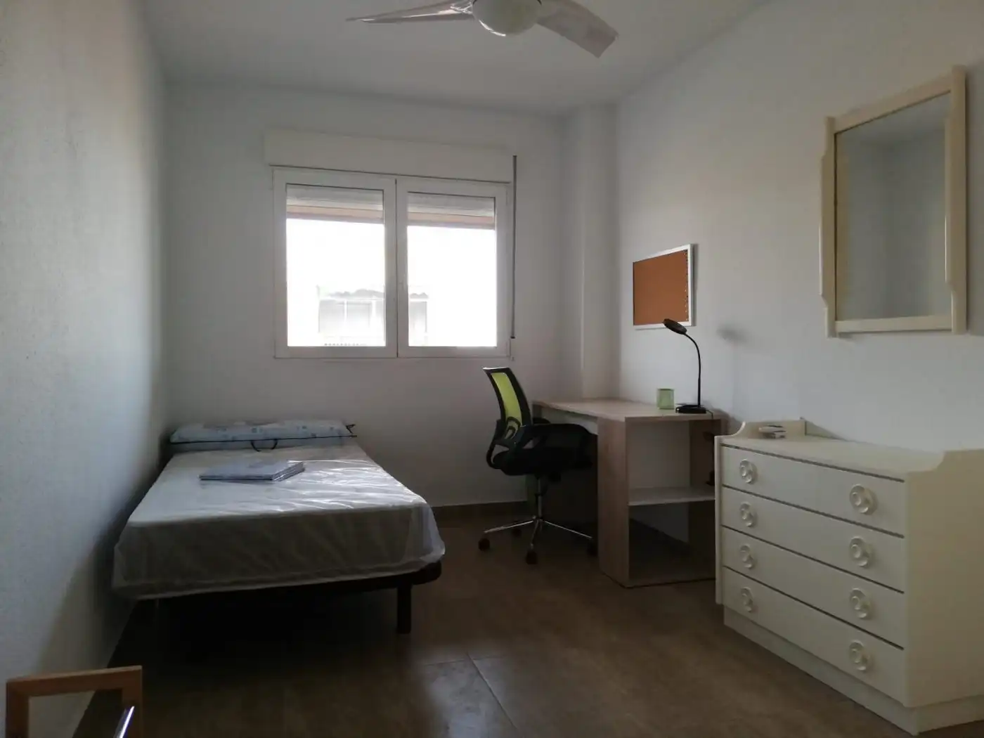 Habitación de Piso de alquiler en Murcia con Aire acondicionado, Terraza y Amueblado