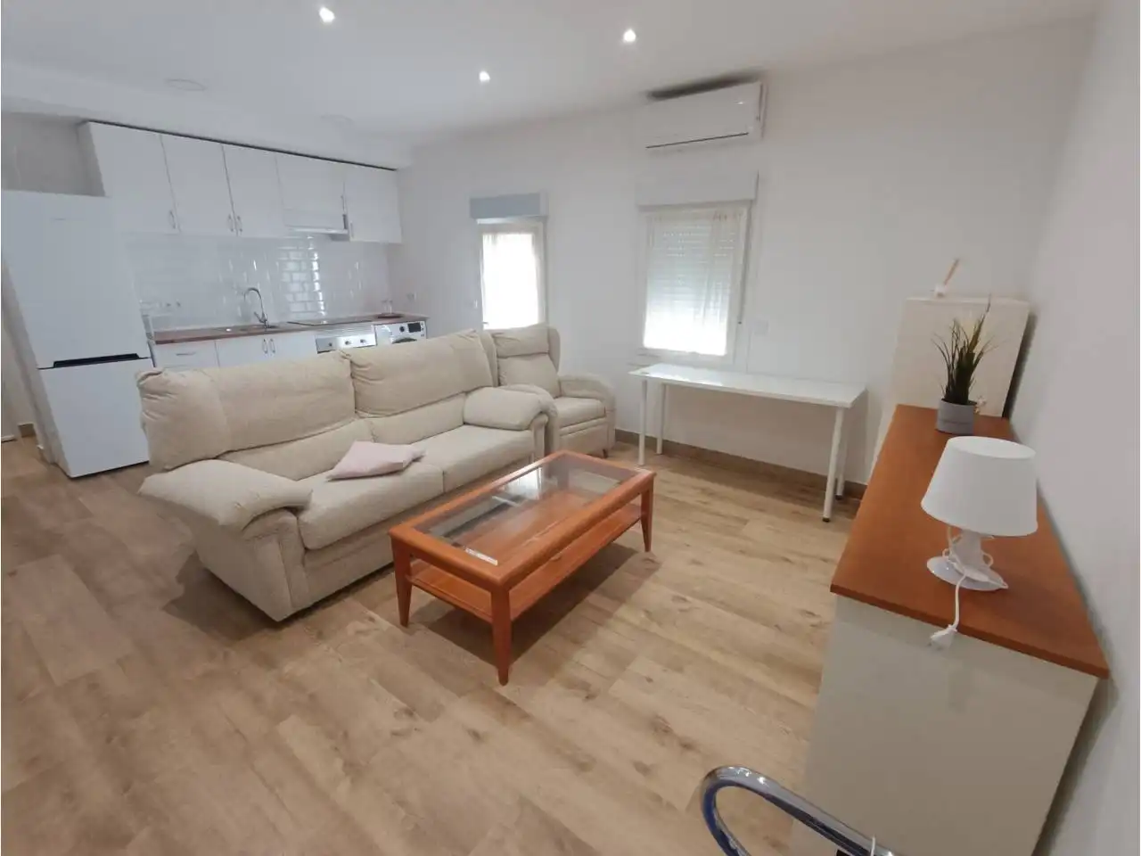 Sala d'estar de Pis de lloguer en Fuenlabrada amb Moblat