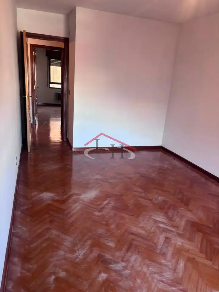 Pis en venda en León Capital  amb Calefacció, Terrassa i Traster