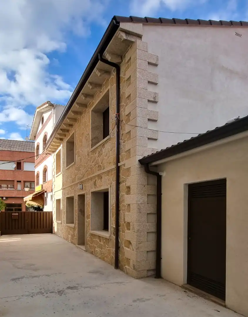 Vista exterior de Casa adosada de alquiler en Guadalix de la Sierra con Calefacción, Trastero y Horno