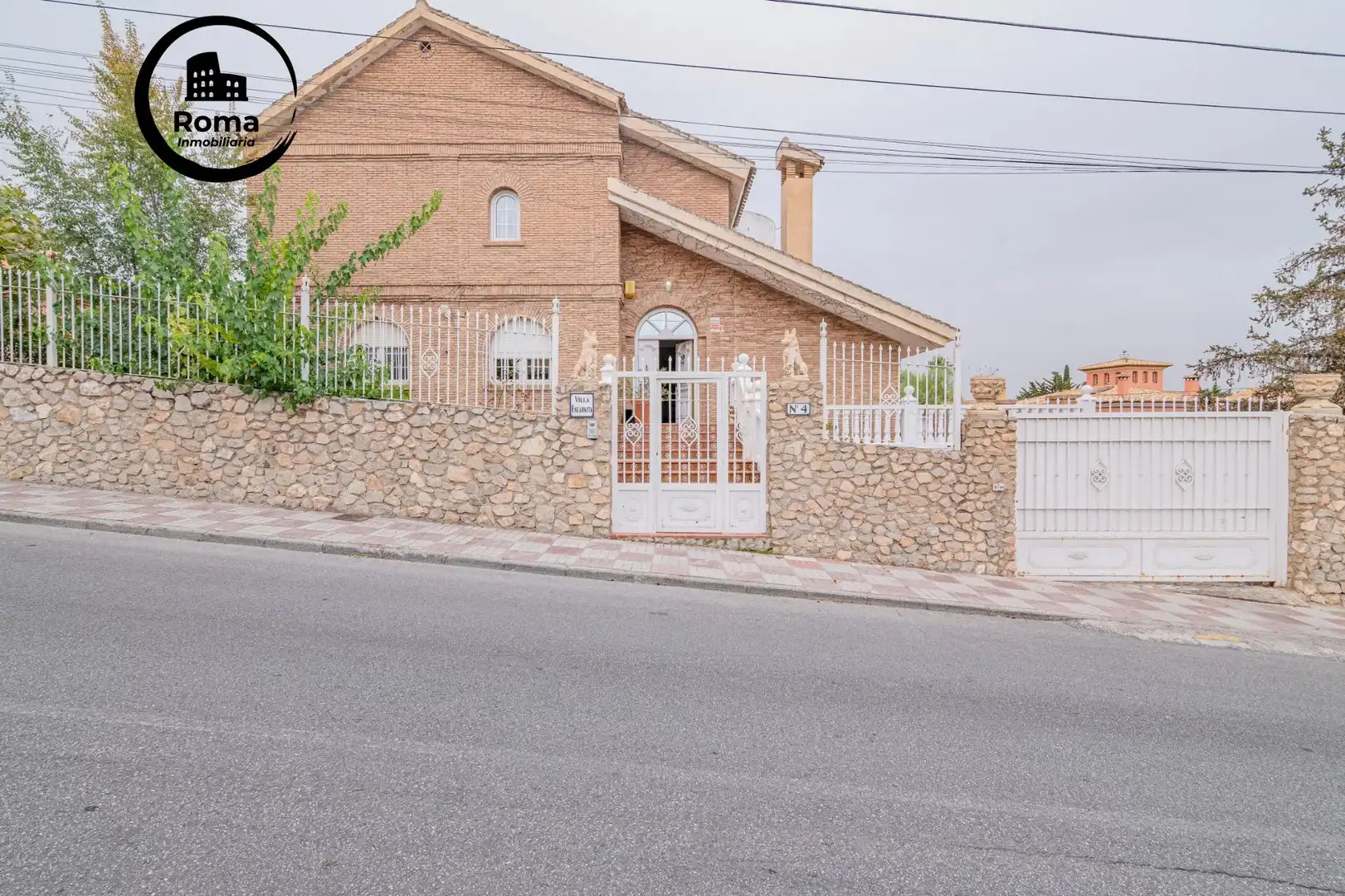Vista exterior de Casa o chalet en venta en La Zubia con Calefacción, Jardín privado y Terraza