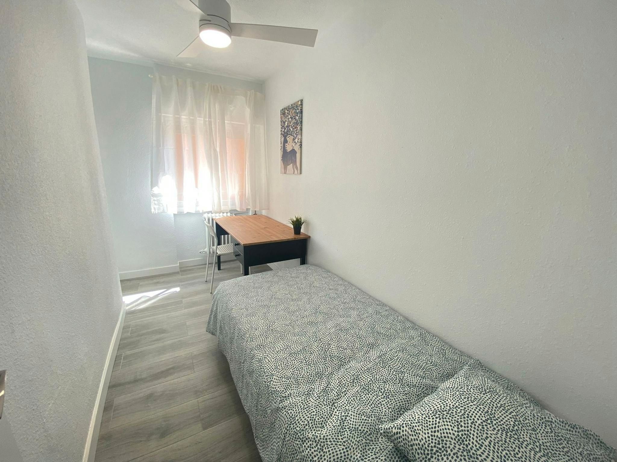 Bedroom of Flat to share in  Madrid Capital  with Heating, Furnished and Washing machine