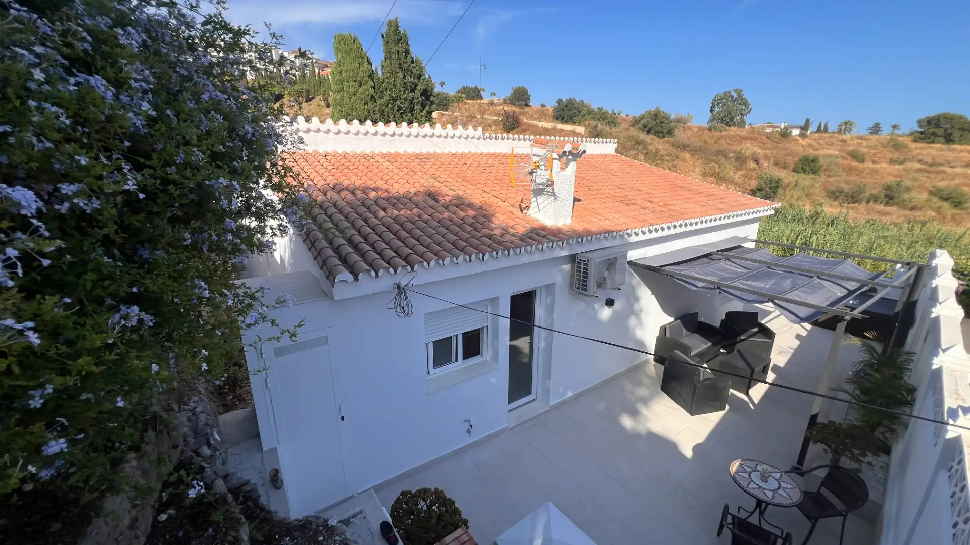 Vista exterior de Casa o xalet en venda en Torrox amb Aire condicionat, Terrassa i Moblat