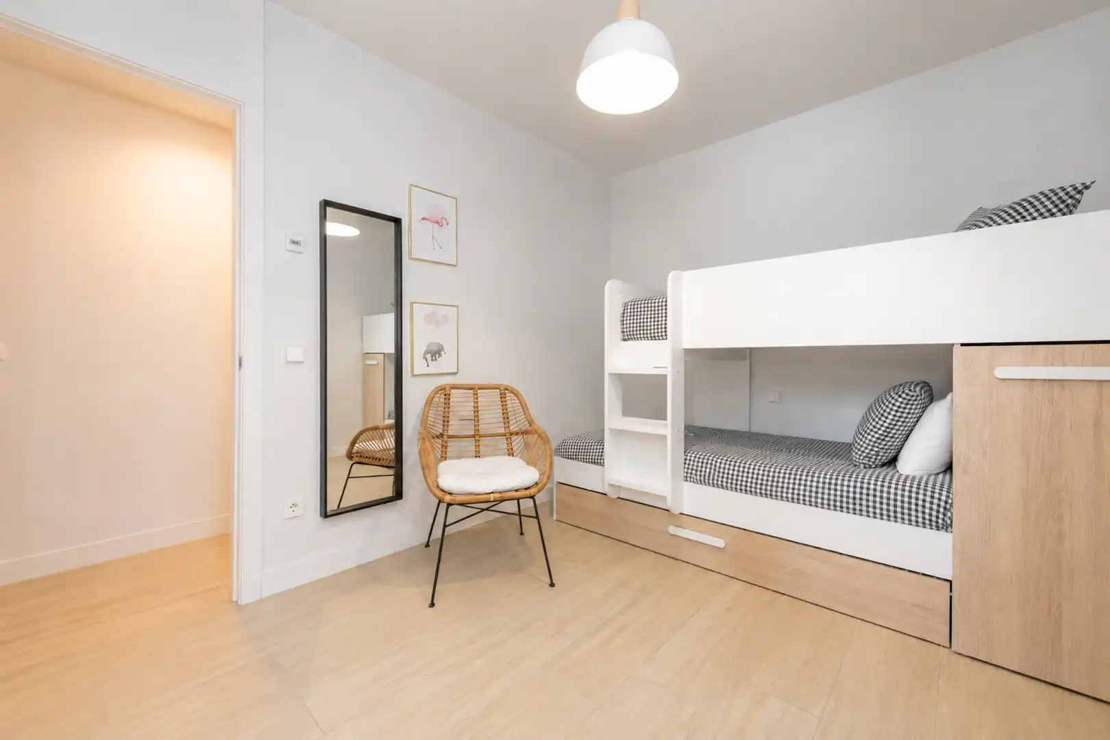Habitación de Dúplex en venta en Majadahonda con Aire acondicionado, Calefacción y Jardín privado