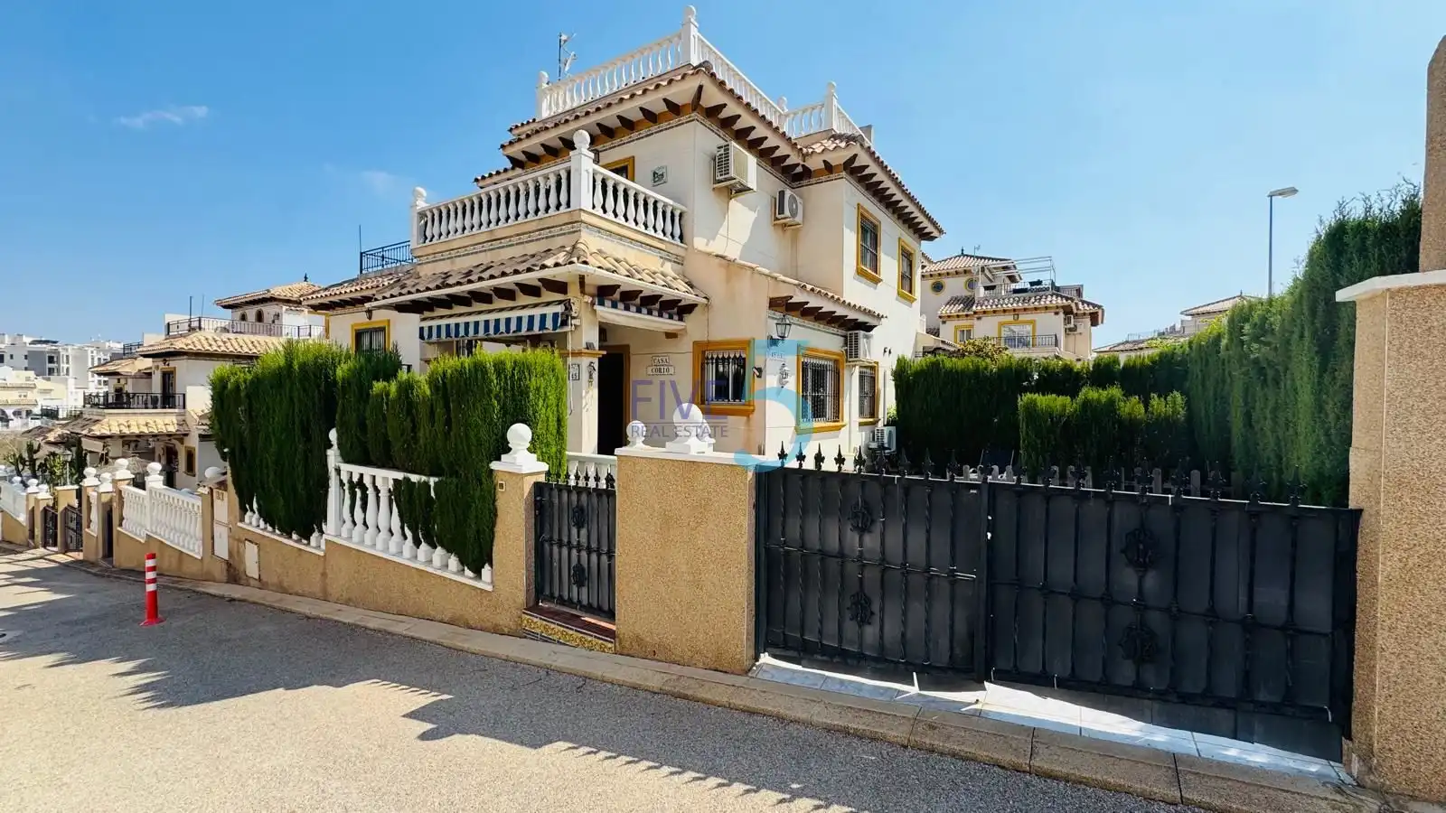 Adosado con terraza en venta en Orihuela Costa
