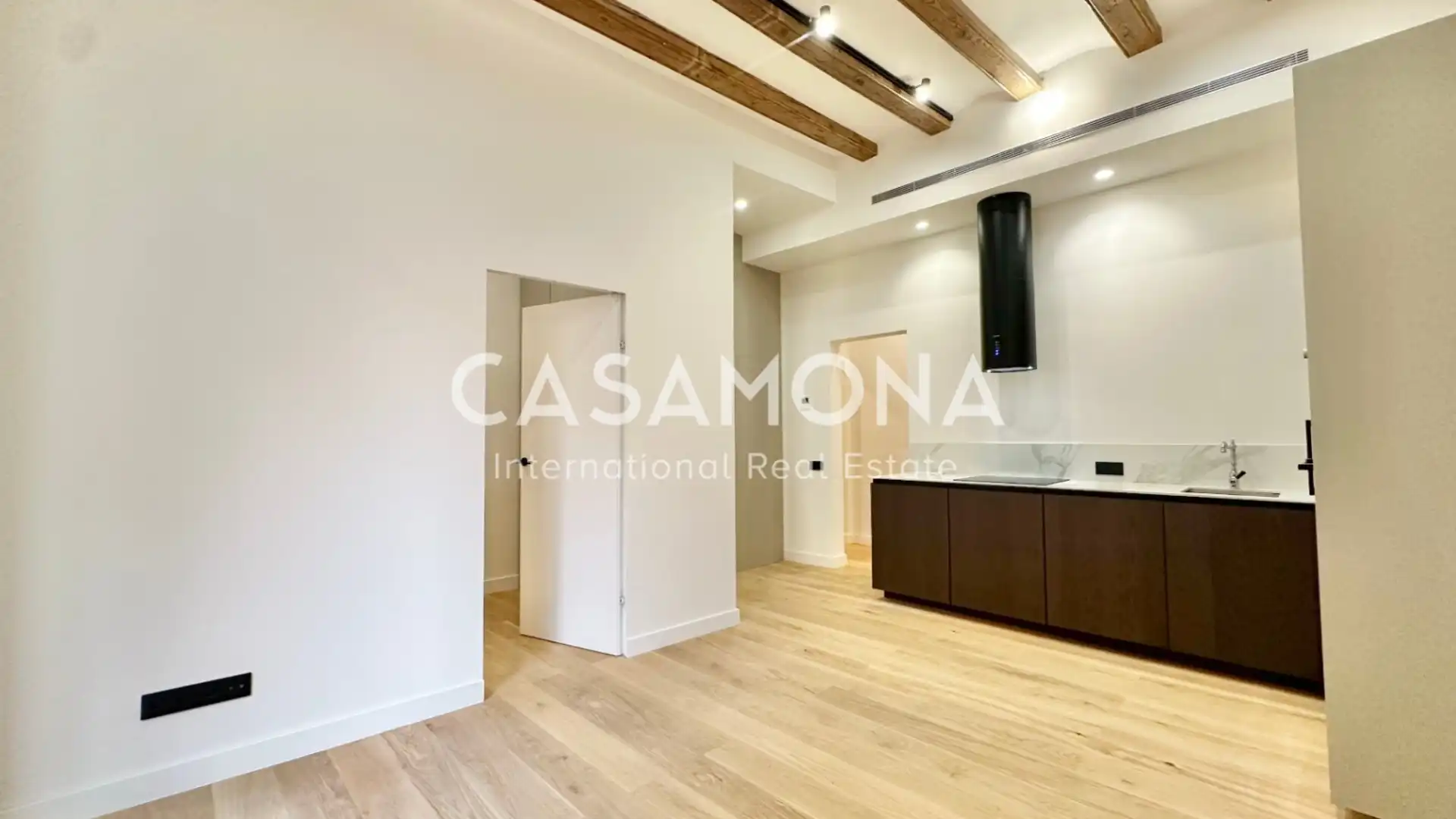 Exterior view of Apartments for sale in  Barcelona Capital  with Air Conditioner, Heating and Balcony