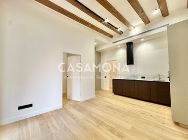 Apartament amb balcó en venda a Ciutat Vella