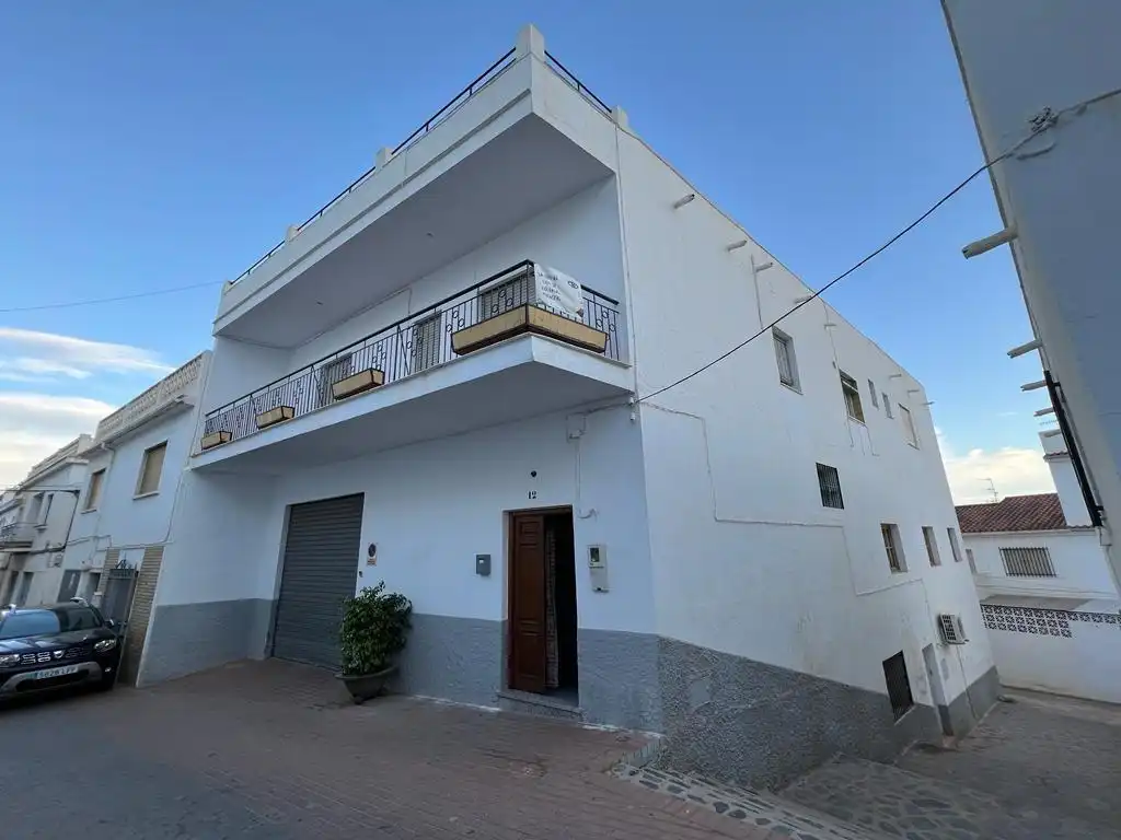 Casa amb terrassa en venda a Calle CONSTITUCION, imagen 2