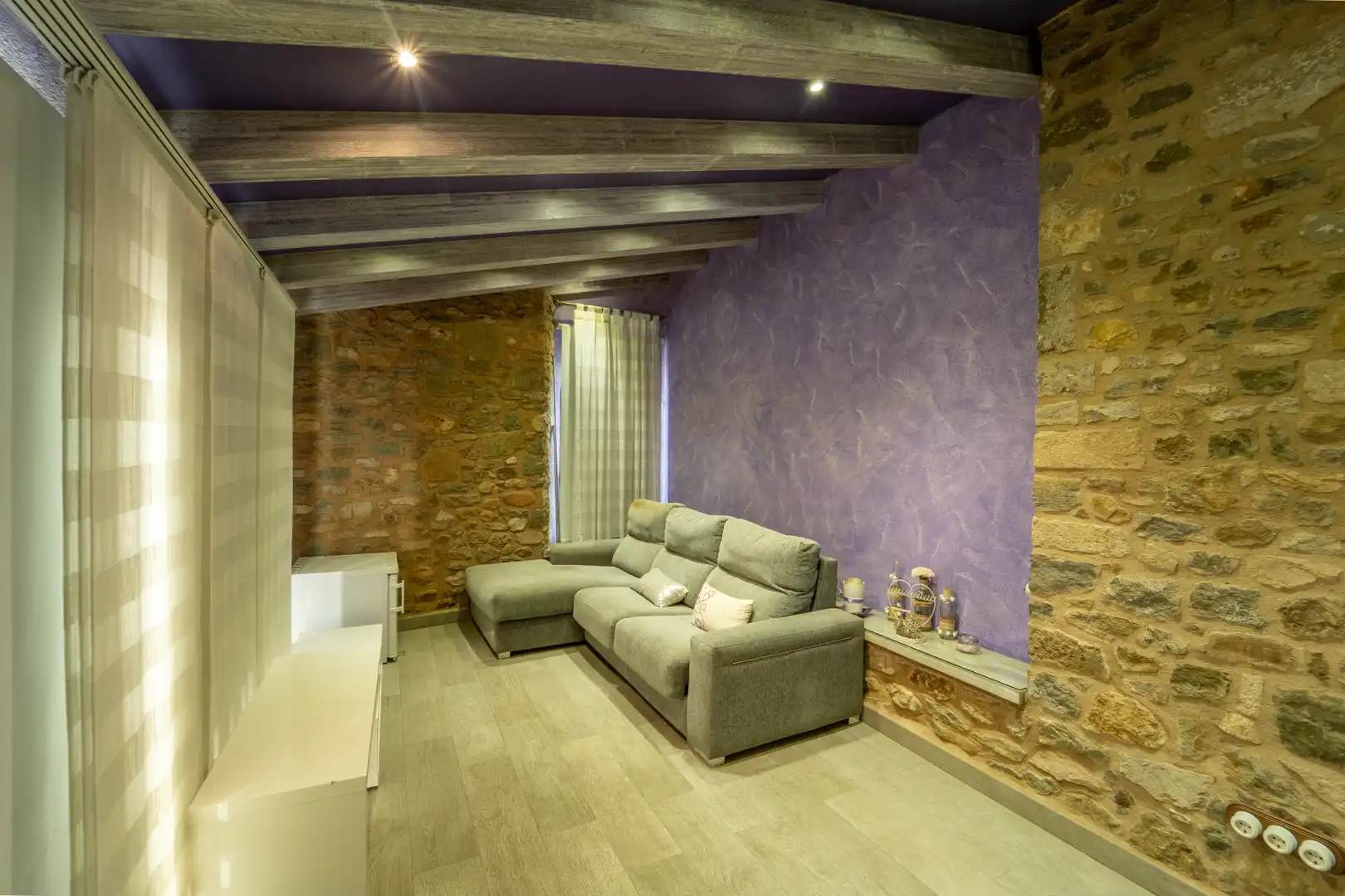 Sala de estar de Finca rústica en venta en Sant Joan de Mollet con Aire acondicionado, Calefacción y Jardín privado