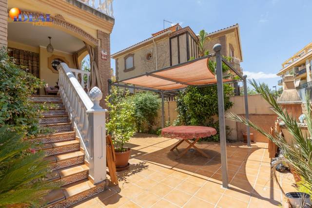 Casa adosada en Venta en  CAÑADA DEL TESORILLO, 10 en Atarfe