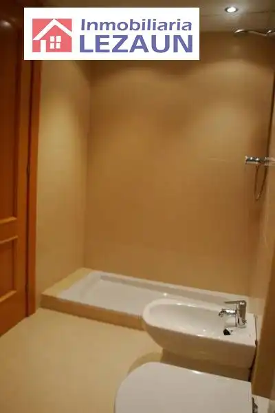 Baño de Apartamento en venta en Peralta / Azkoien con Aire acondicionado, Terraza y Trastero