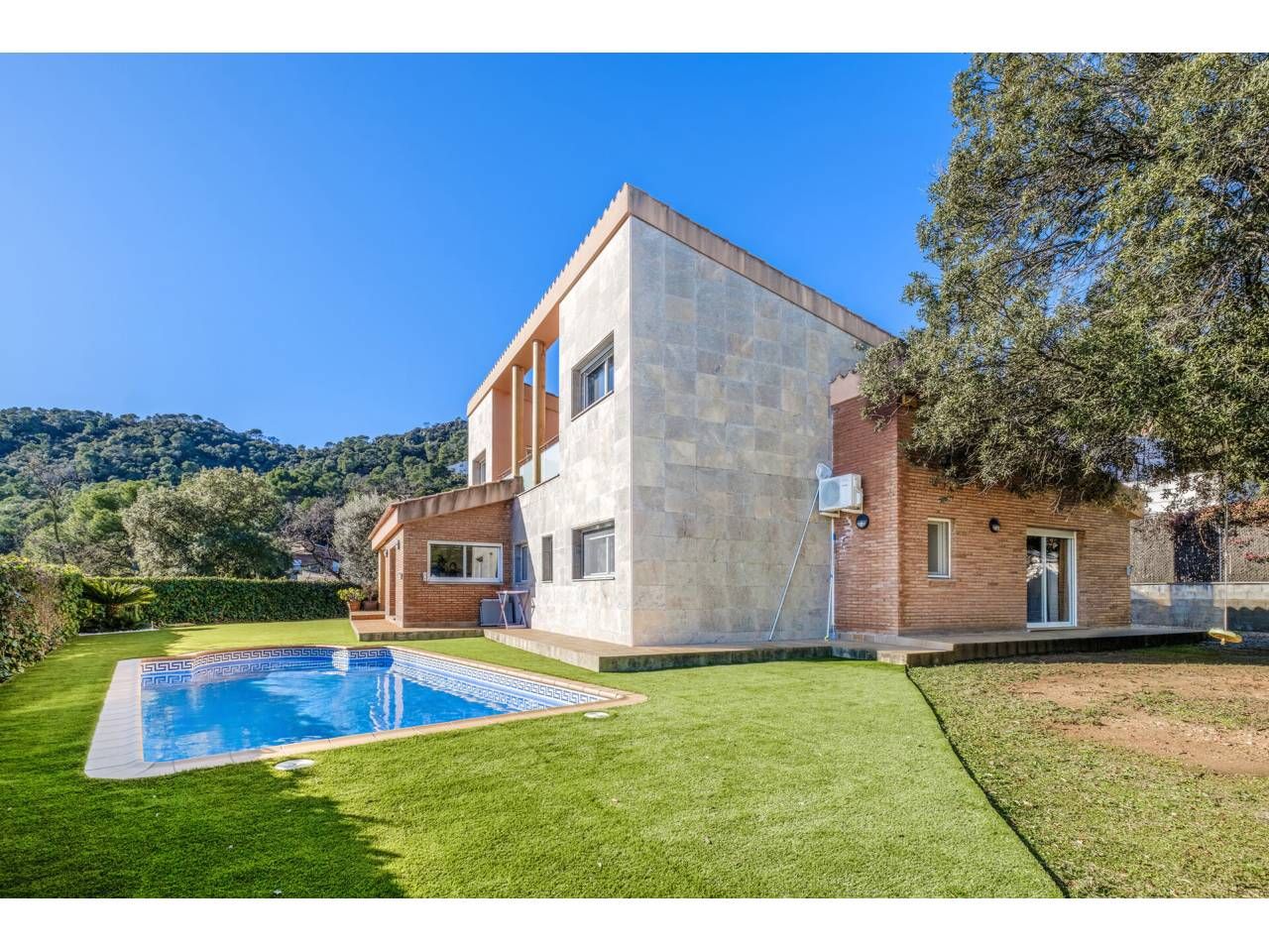 Exterior view of House or chalet for sale in Matadepera  with Heating, Private garden and Swimming Pool