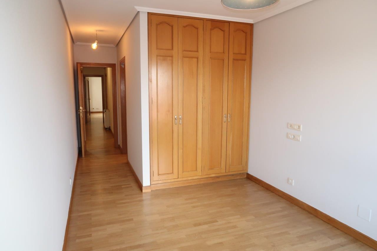 Apartament de lloguer en A Coruña Capital  amb Calefacció i Parquet