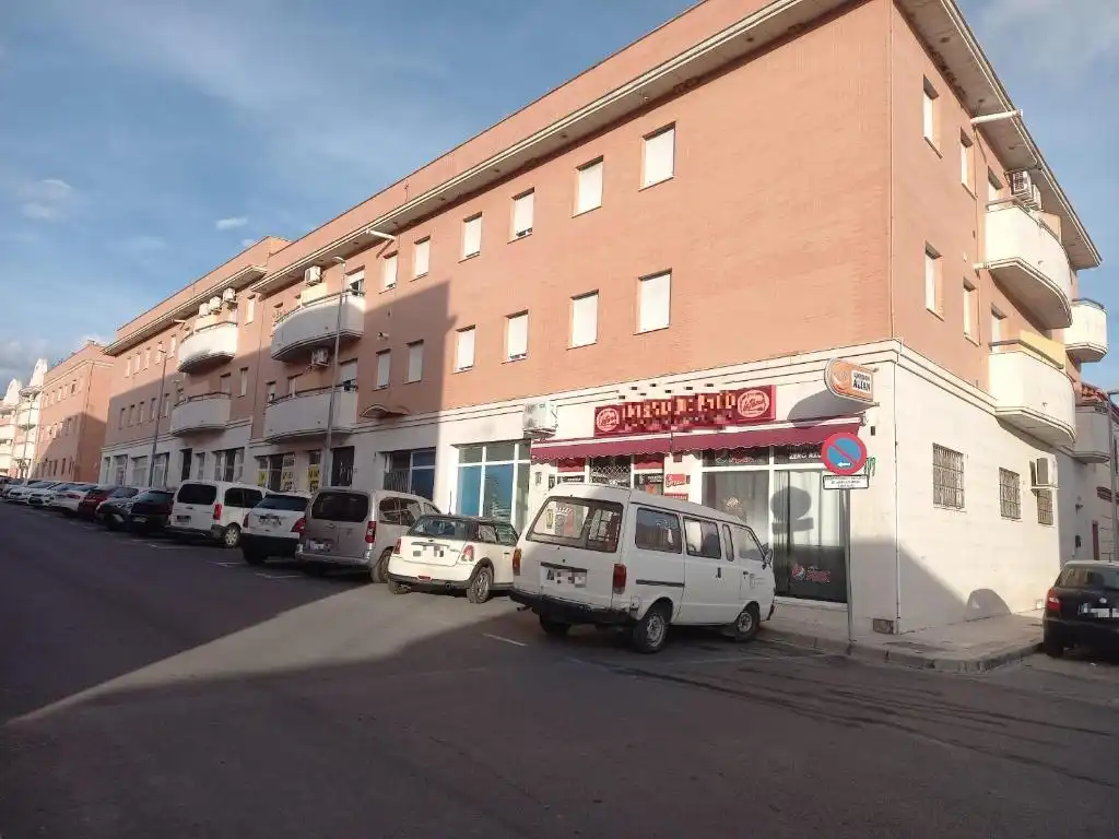 Local comercial en venta en Avenida Primero de Mayo