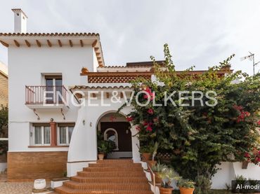 Casa amb balcó en venda a Gràcia
