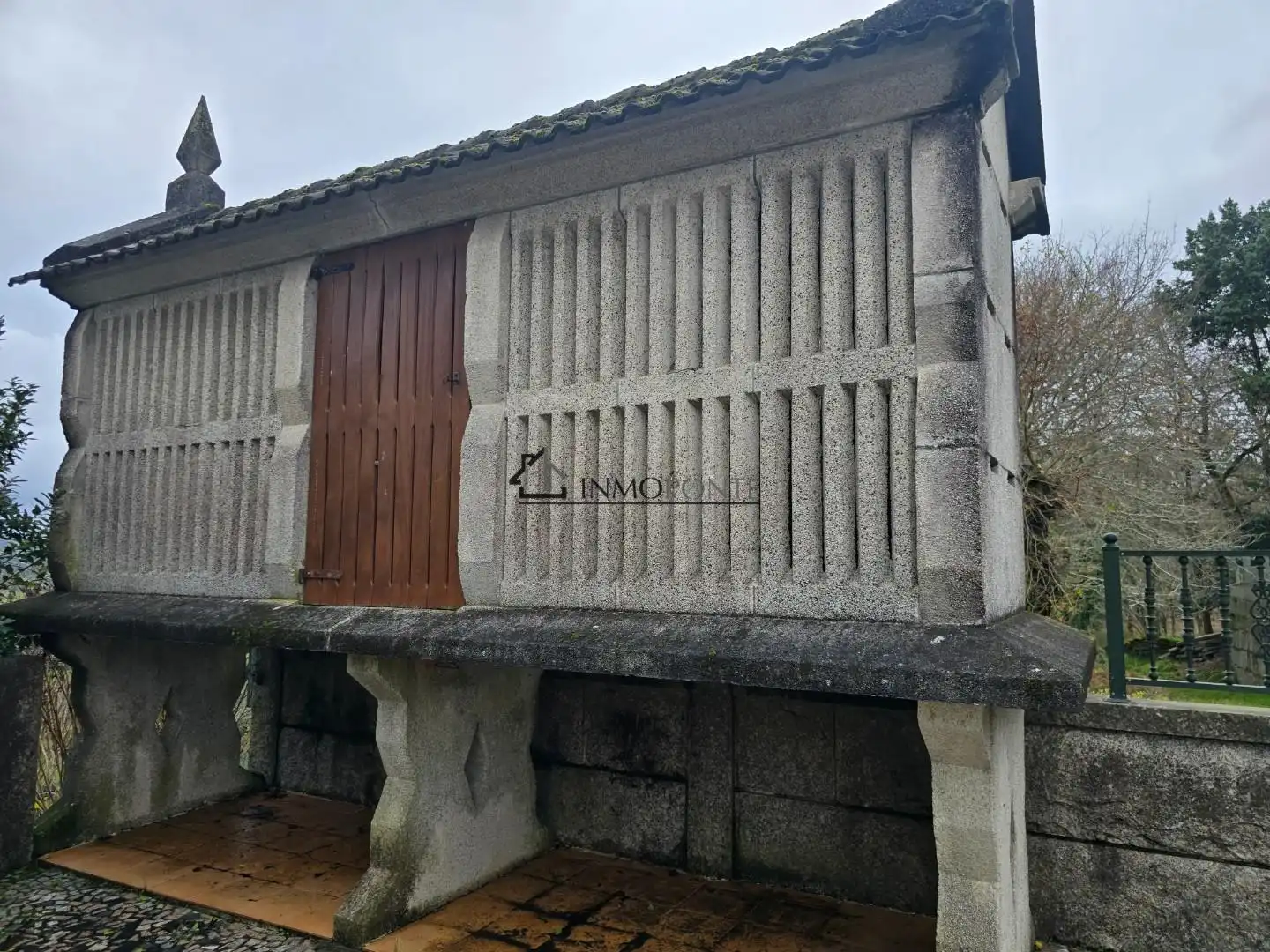 Vista exterior de Casa o xalet en venda en Moraña amb Jardí privat