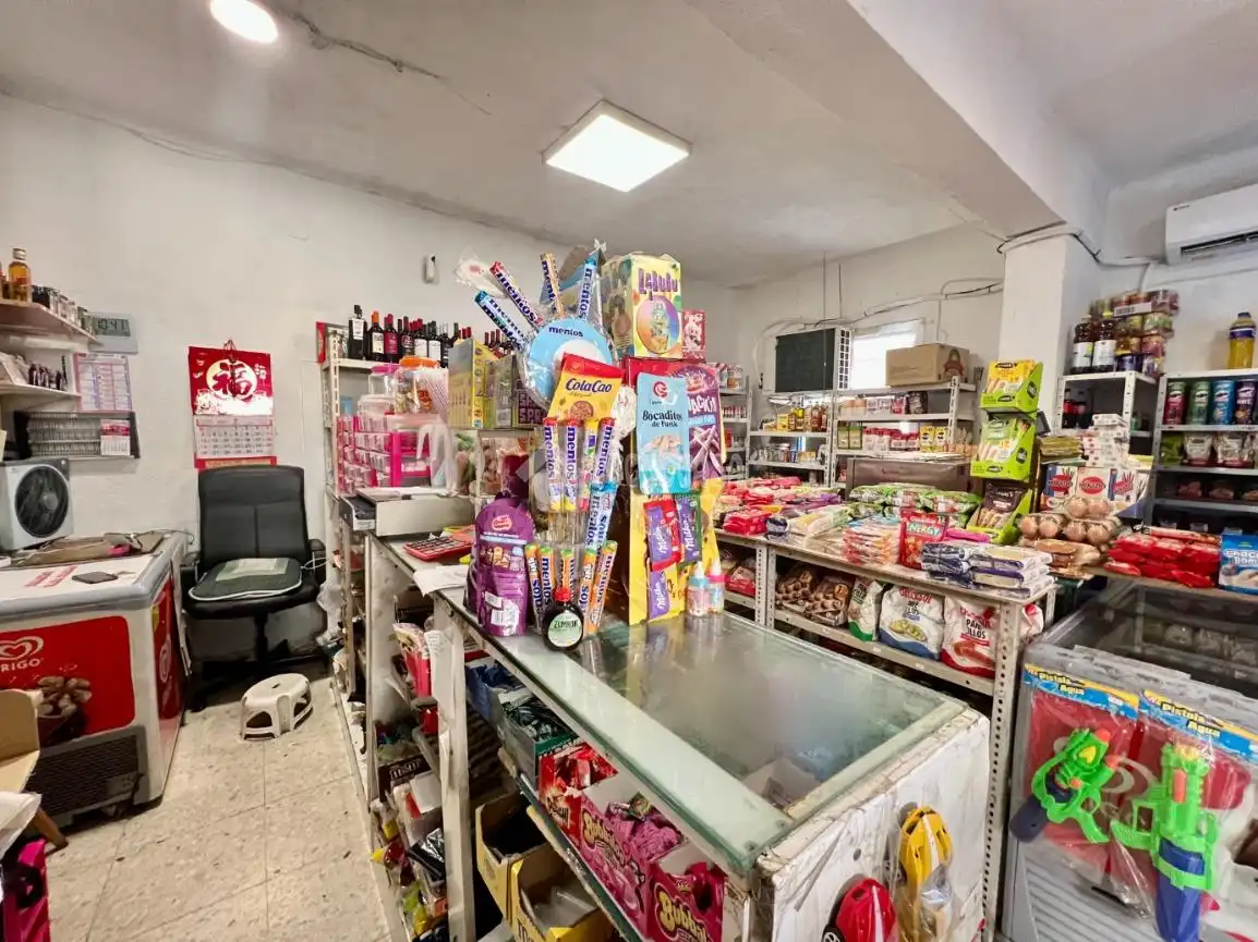 Local comercial en venda a Latina, imagen 2