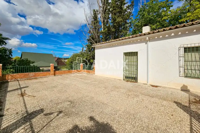 Vista exterior de Casa o chalet en venta en Úbeda con Terraza, Trastero y Balcón